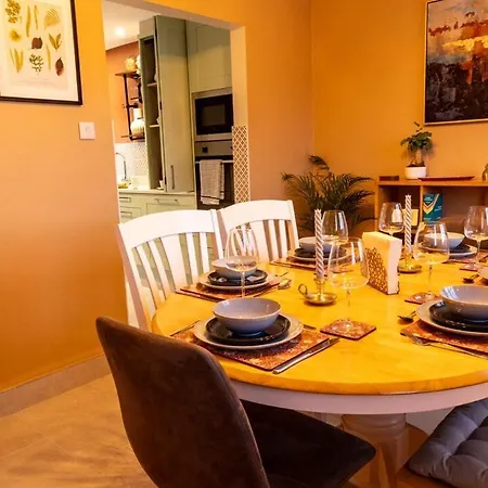 Sarahs Away From Luxury * 恩尼斯