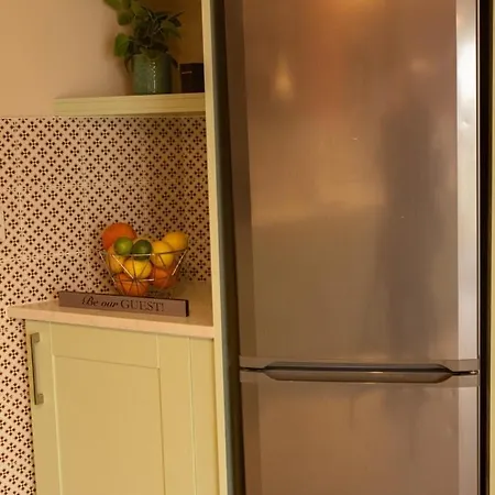 Sarahs Away From Luxury * 恩尼斯