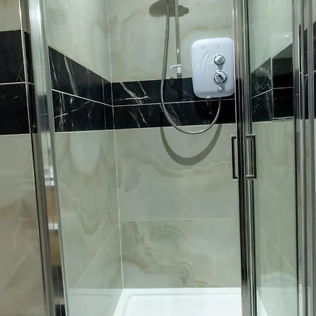 Sarahs Away From Luxury 公寓 恩尼斯