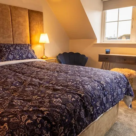 Sarahs Away From Luxury