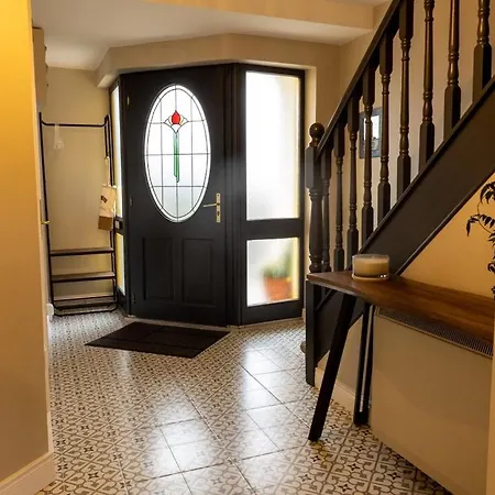 Sarahs Away From Luxury 公寓