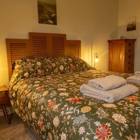 Sarahs Away From Luxury 恩尼斯