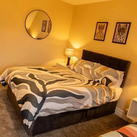 Sarahs Away From Luxury Apartment *