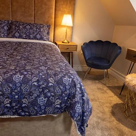 Sarahs Away From Luxury *