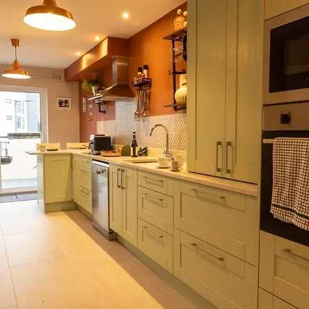 Sarahs Away From Luxury 公寓